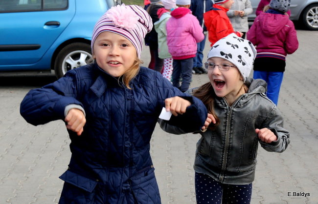 Zabawa z ziemniakami w tle (zdjęcia)