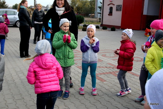 Zabawa z ziemniakami w tle (zdjęcia)