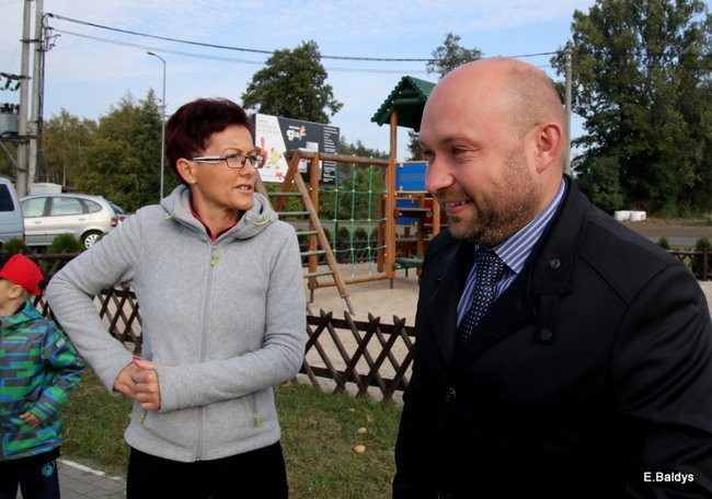 Zabawa z ziemniakami w tle (zdjęcia)
