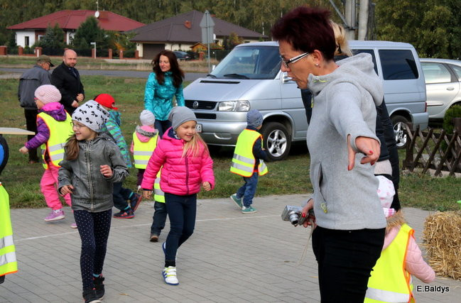 Zabawa z ziemniakami w tle (zdjęcia)