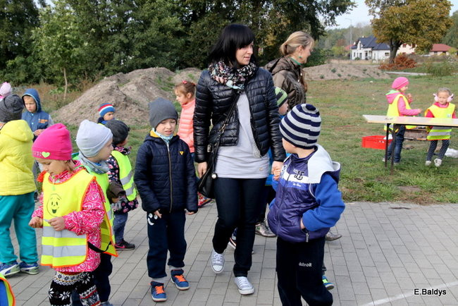 Zabawa z ziemniakami w tle (zdjęcia)