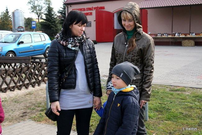 Zabawa z ziemniakami w tle (zdjęcia)