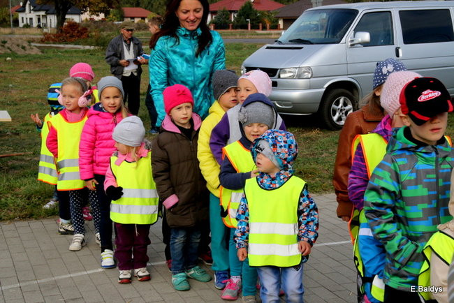 Zabawa z ziemniakami w tle (zdjęcia)