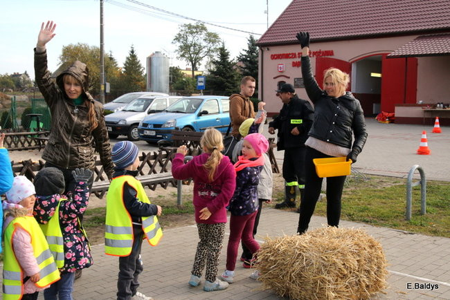 Zabawa z ziemniakami w tle (zdjęcia)