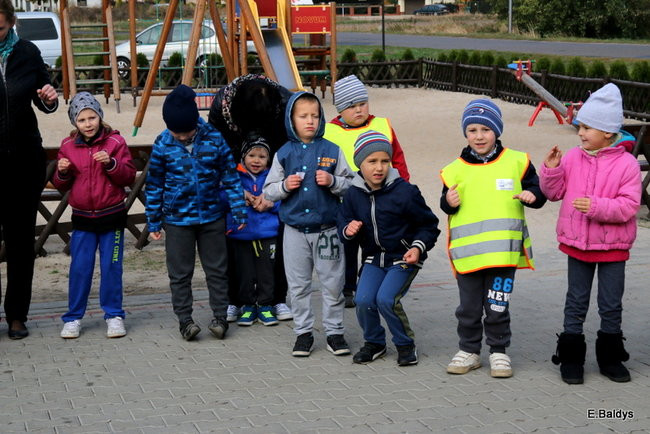 Zabawa z ziemniakami w tle (zdjęcia)