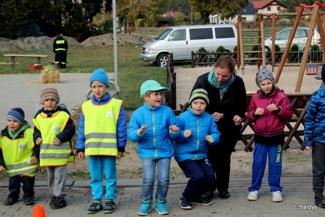 Zabawa z ziemniakami w tle (zdjęcia)