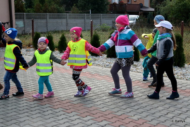 Zabawa z ziemniakami w tle (zdjęcia)