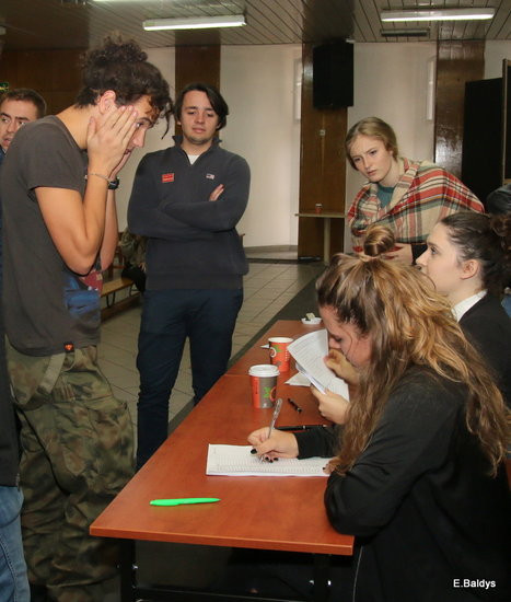 Uczniowie Kopernika za Platformą (zdjęcia)