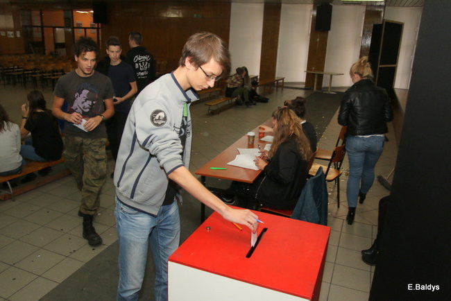 Uczniowie Kopernika za Platformą (zdjęcia)