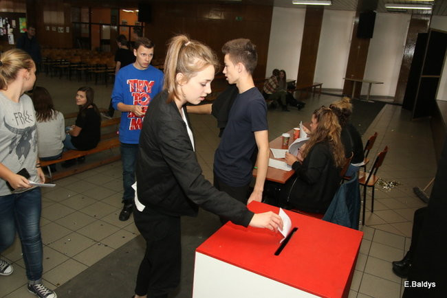 Uczniowie Kopernika za Platformą (zdjęcia)