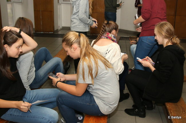 Uczniowie Kopernika za Platformą (zdjęcia)