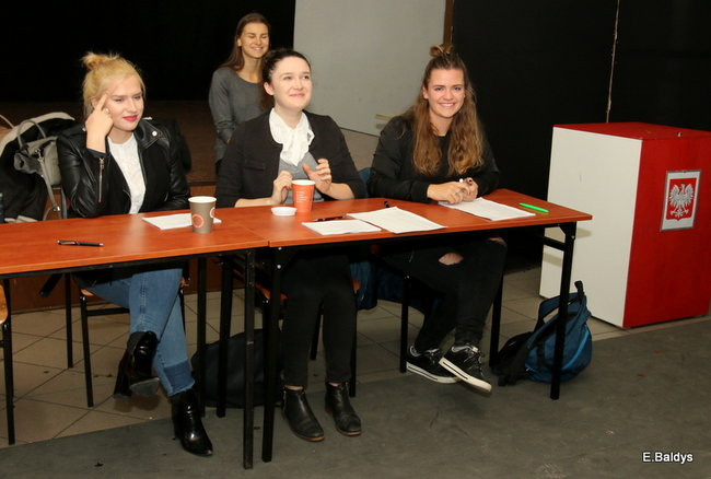 Uczniowie Kopernika za Platformą (zdjęcia)