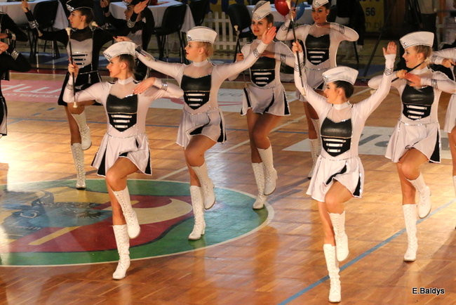 Widowiskowe tańce w Trapezie (zdjęcia)