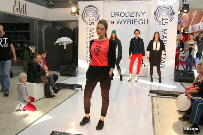 Tort na 15-lecie CH Manhattan (zdjęcia)