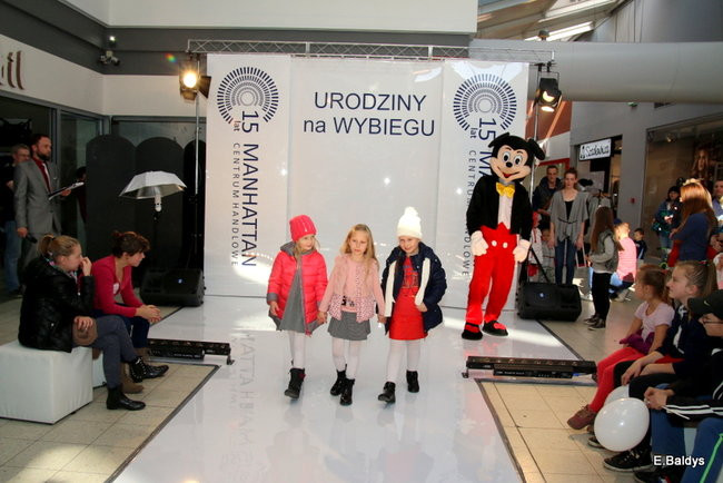 Tort na 15-lecie CH Manhattan (zdjęcia)