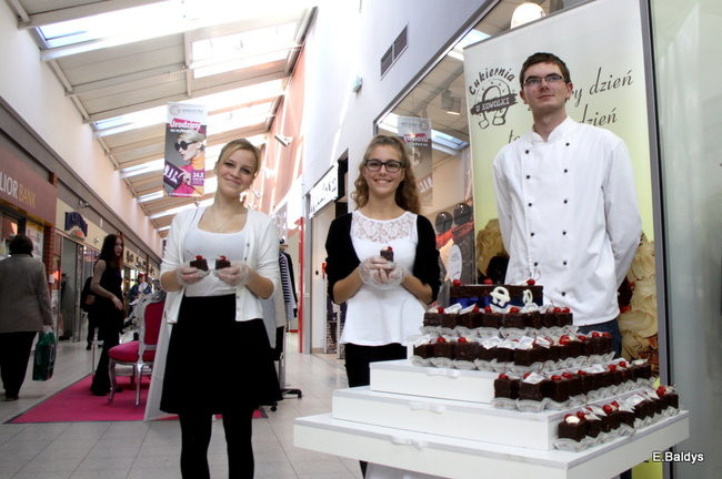 Tort na 15-lecie CH Manhattan (zdjęcia)