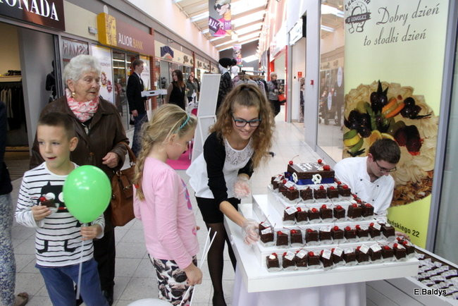 Tort na 15-lecie CH Manhattan (zdjęcia)