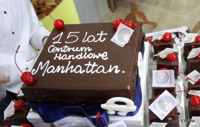 Tort na 15-lecie CH Manhattan (zdjęcia)