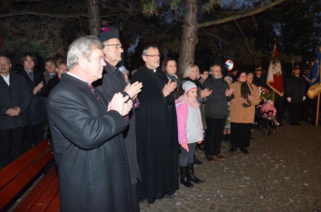 Mocne słowa pod skromnym pomnikiem (zdjęcia)