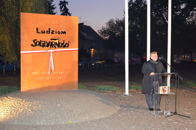 Mocne słowa pod skromnym pomnikiem (zdjęcia)