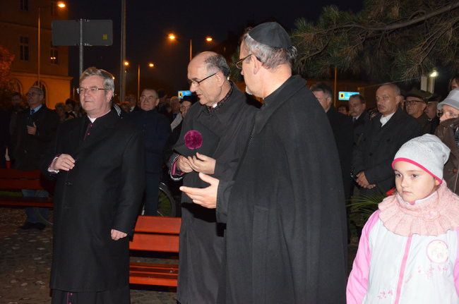 Mocne słowa pod skromnym pomnikiem (zdjęcia)