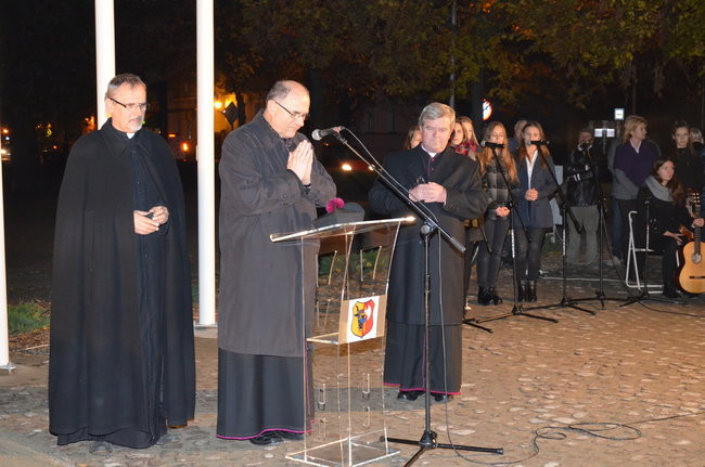Mocne słowa pod skromnym pomnikiem (zdjęcia)