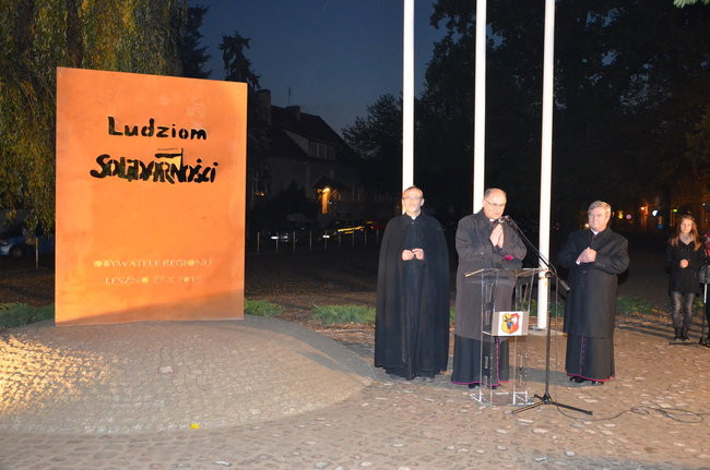 Mocne słowa pod skromnym pomnikiem (zdjęcia)