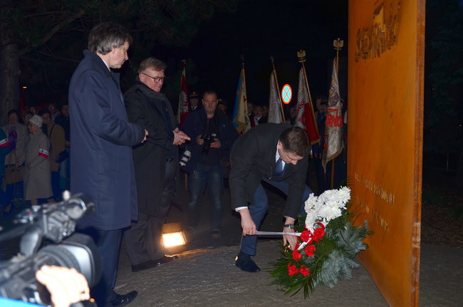 Mocne słowa pod skromnym pomnikiem (zdjęcia)