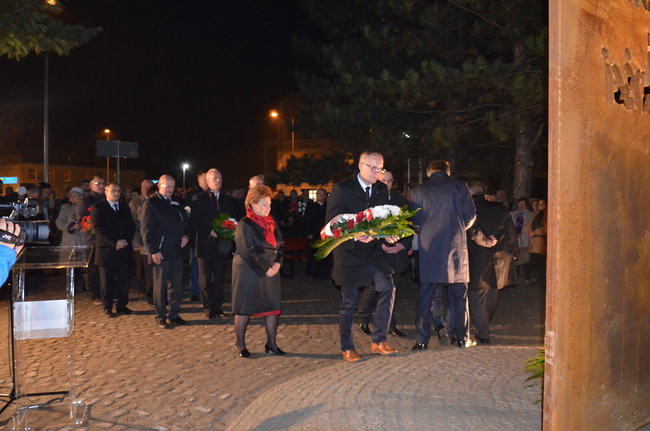 Mocne słowa pod skromnym pomnikiem (zdjęcia)