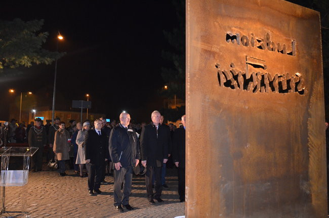 Mocne słowa pod skromnym pomnikiem (zdjęcia)