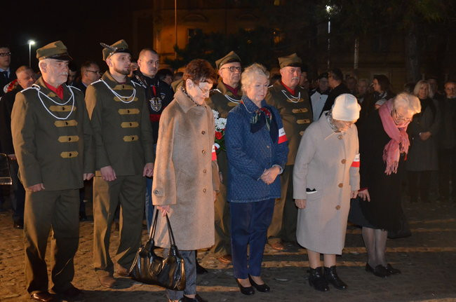 Mocne słowa pod skromnym pomnikiem (zdjęcia)