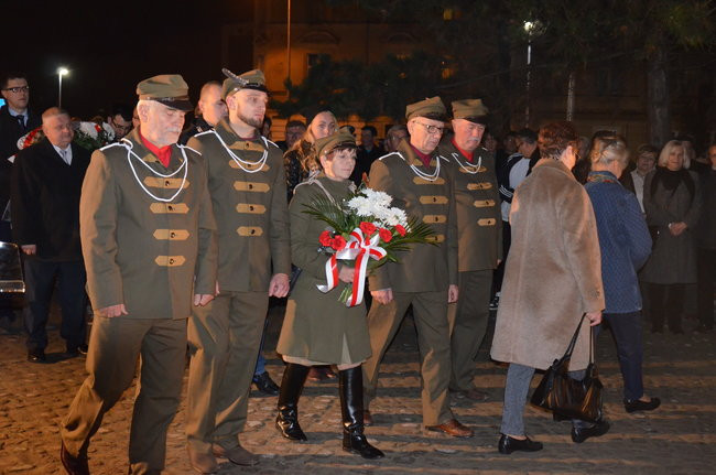 Mocne słowa pod skromnym pomnikiem (zdjęcia)