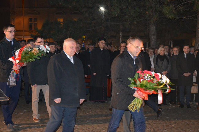 Mocne słowa pod skromnym pomnikiem (zdjęcia)