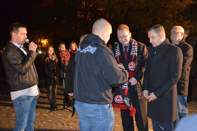 Mocne słowa pod skromnym pomnikiem (zdjęcia)