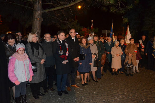 Mocne słowa pod skromnym pomnikiem (zdjęcia)