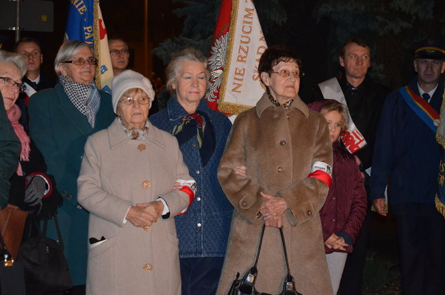 Mocne słowa pod skromnym pomnikiem (zdjęcia)