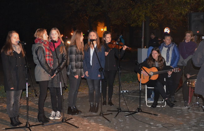 Mocne słowa pod skromnym pomnikiem (zdjęcia)