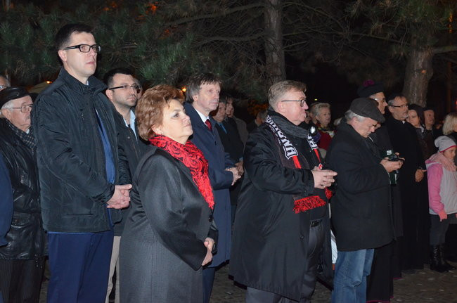 Mocne słowa pod skromnym pomnikiem (zdjęcia)