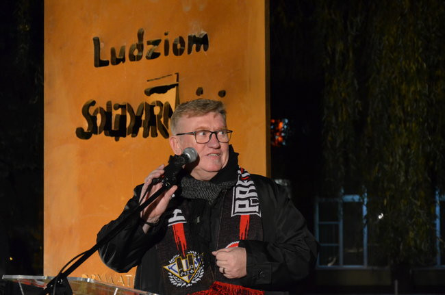 Mocne słowa pod skromnym pomnikiem (zdjęcia)