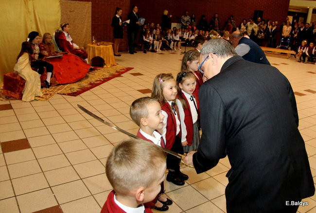 Pasowanie na dworze Króla Stanisława w SP 13 (zdjęcia)