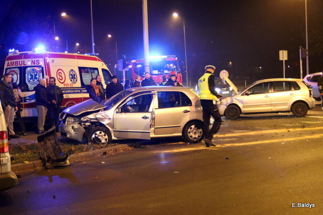 Wypadek w centrum Leszna. Dwie osoby ranne