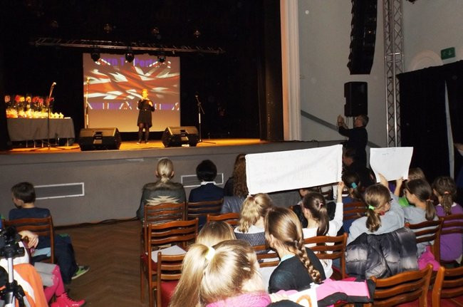 Dali czadu po angielsku (zdjęcia)