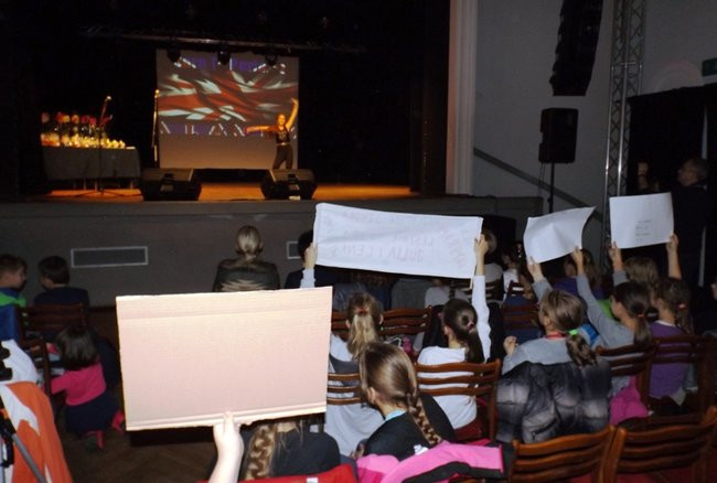 Dali czadu po angielsku (zdjęcia)