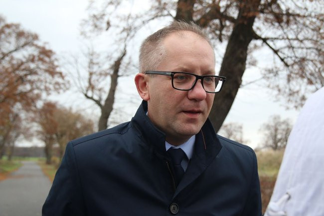 Prezydent posadził swoje pierwsze drzewo (zdjęcia)