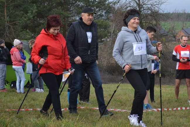 Niepodległościowe bieganie w Bojanicach (zdjęcia)