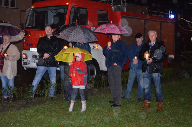 Święciechowianie solidarni z Francuzami (zdjęcia)