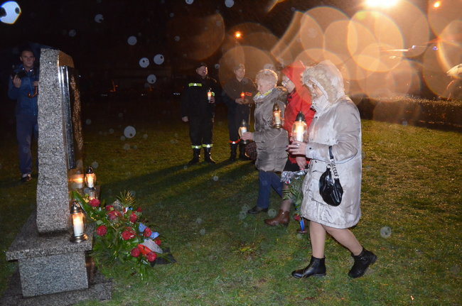 Święciechowianie solidarni z Francuzami (zdjęcia)