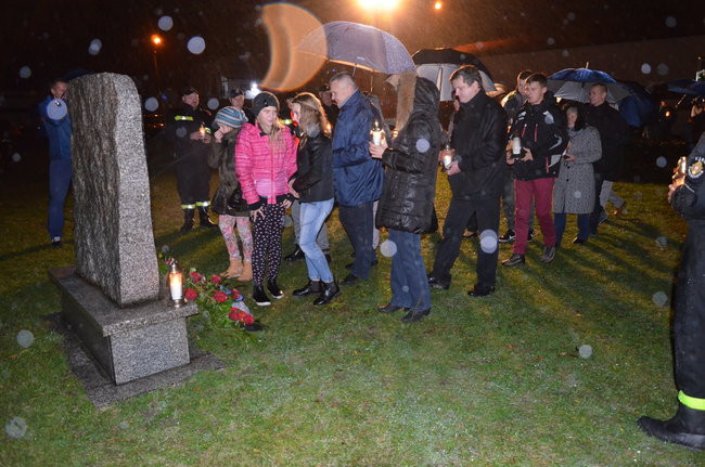 Święciechowianie solidarni z Francuzami (zdjęcia)