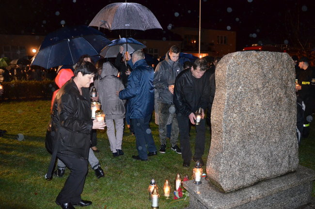 Święciechowianie solidarni z Francuzami (zdjęcia)