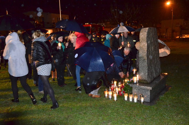 Święciechowianie solidarni z Francuzami (zdjęcia)